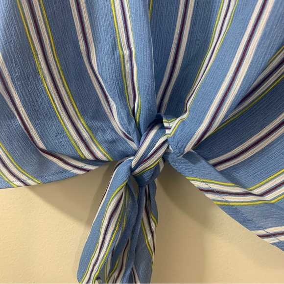 Lush Parina Tie Front Crop Top Tank Blouse Size Small Blue Striped - Picture 5 of 5